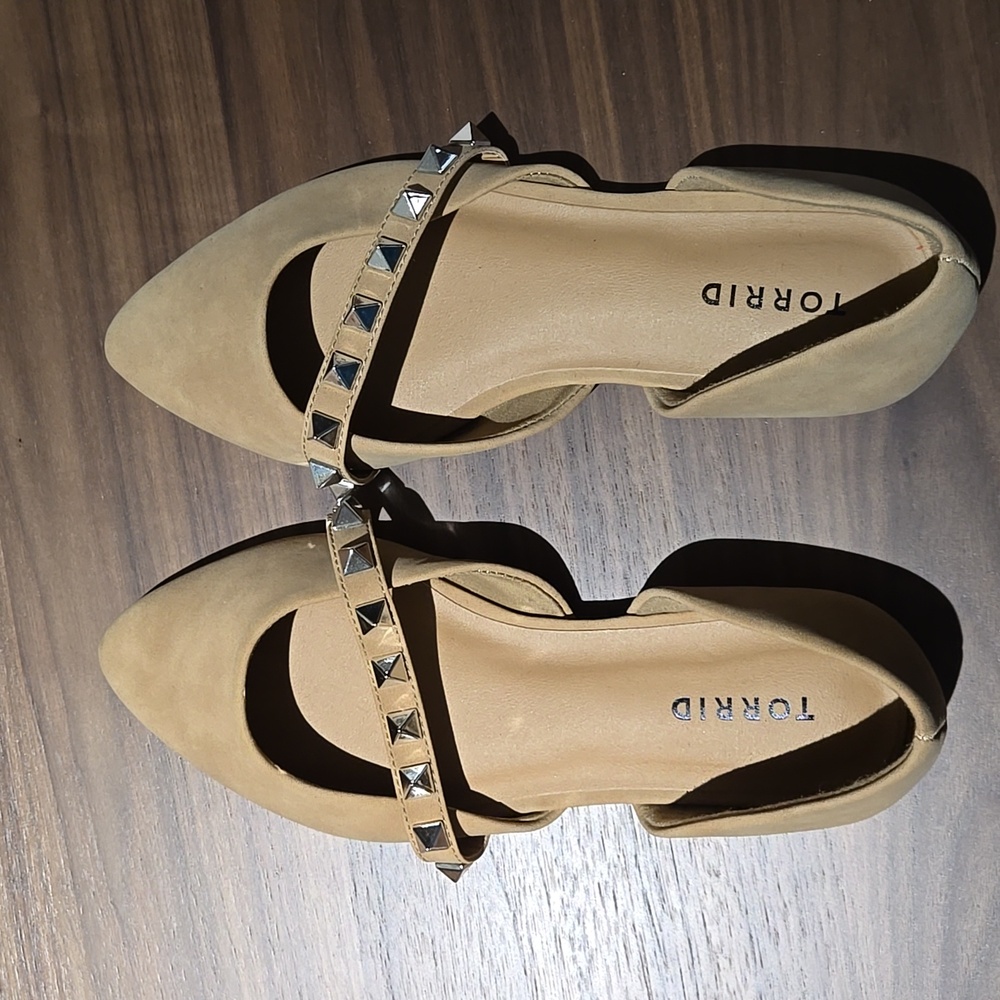 Studded flats
